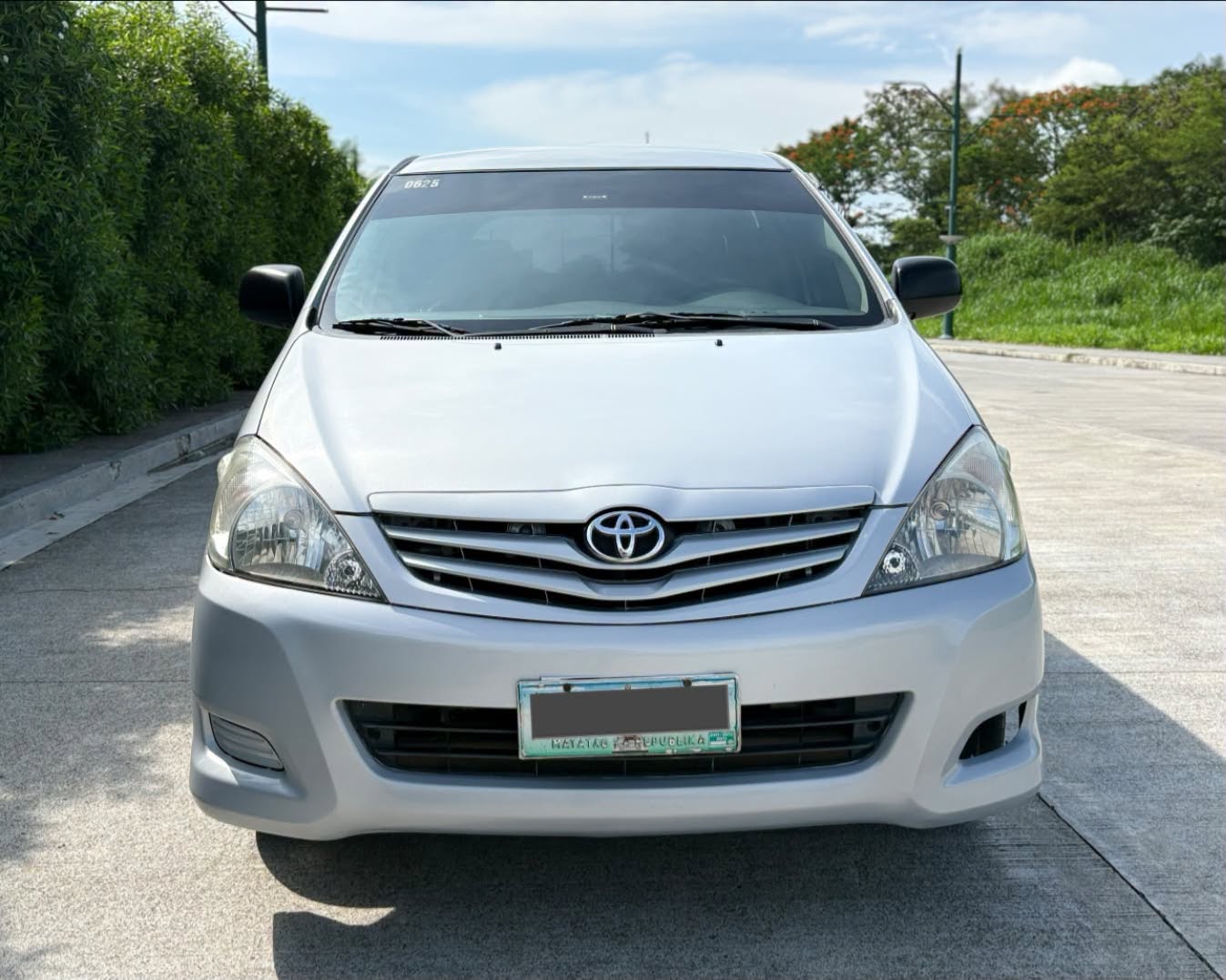 2011 Toyota Innova J