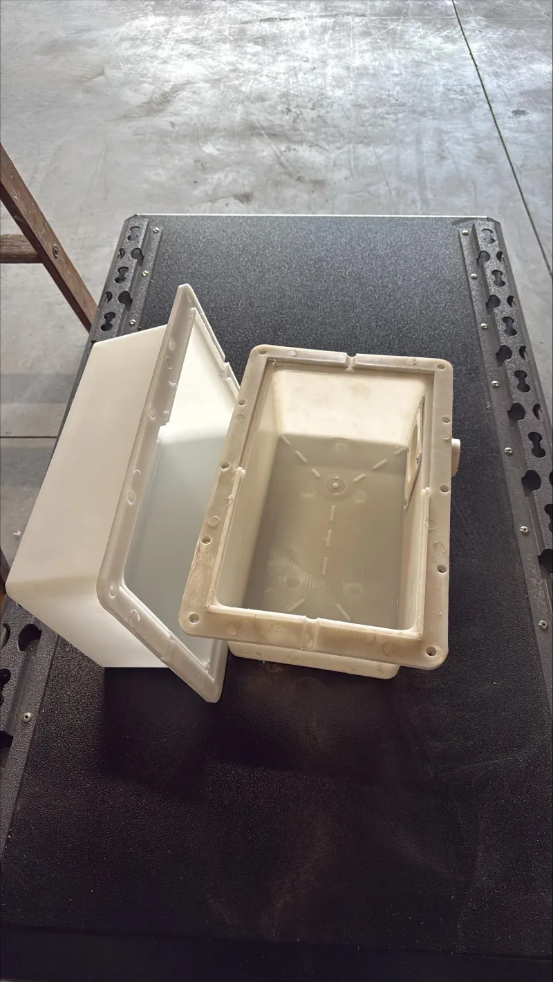Single Plastic Battery Box