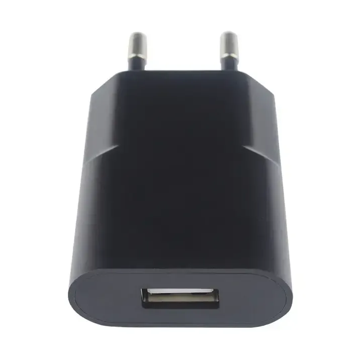 Sort USB-vægoplader til mobiltelefon og smartphone