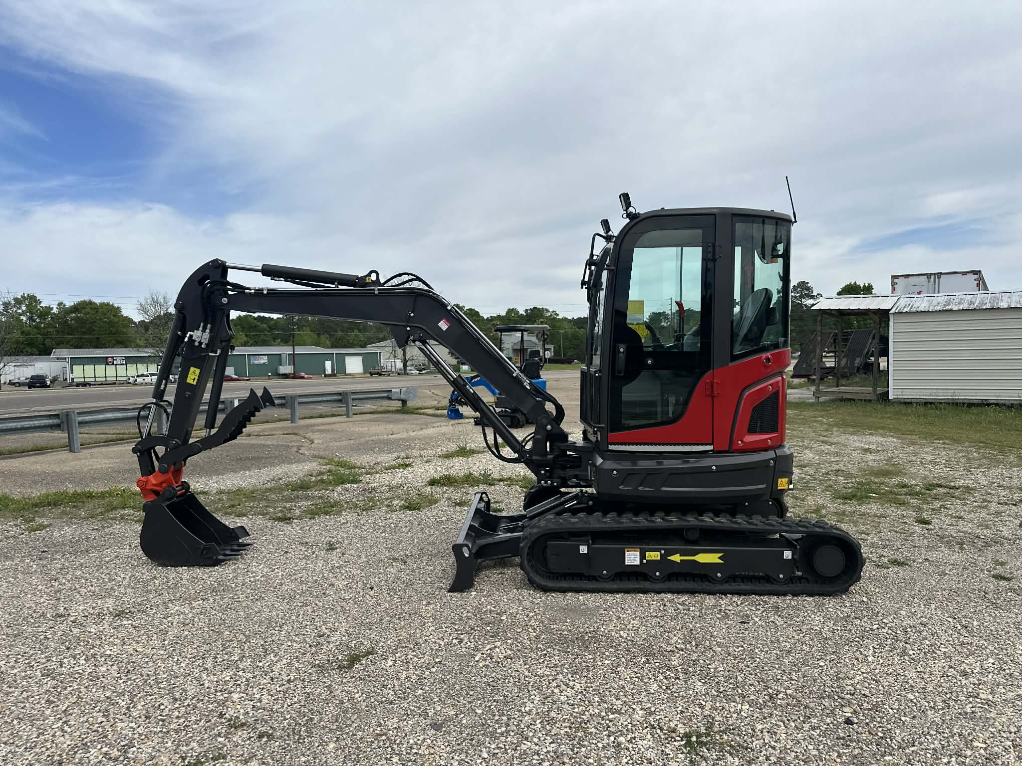 RHINOCEROS RH40 EXCAVATOR W/ KUBOTA D1703 DIESEL ENGINE