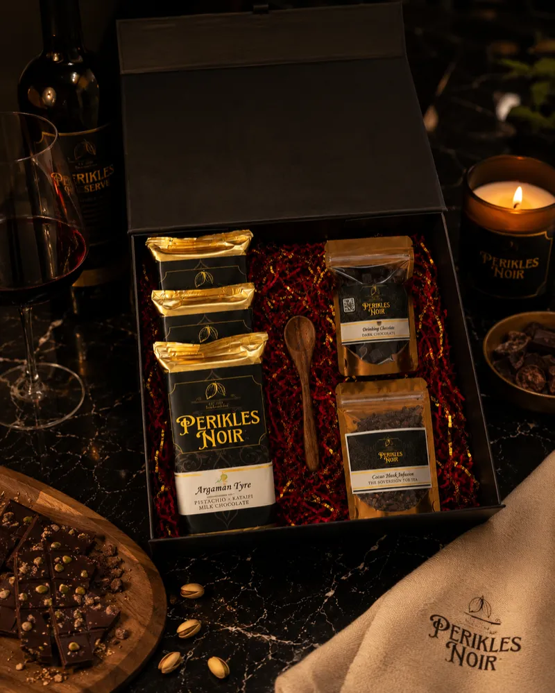 Luxury Chocolate Gift Box, Artisan Bean-to-Bar Tasting Trunk, Gourmet Hamper (3 Bars)