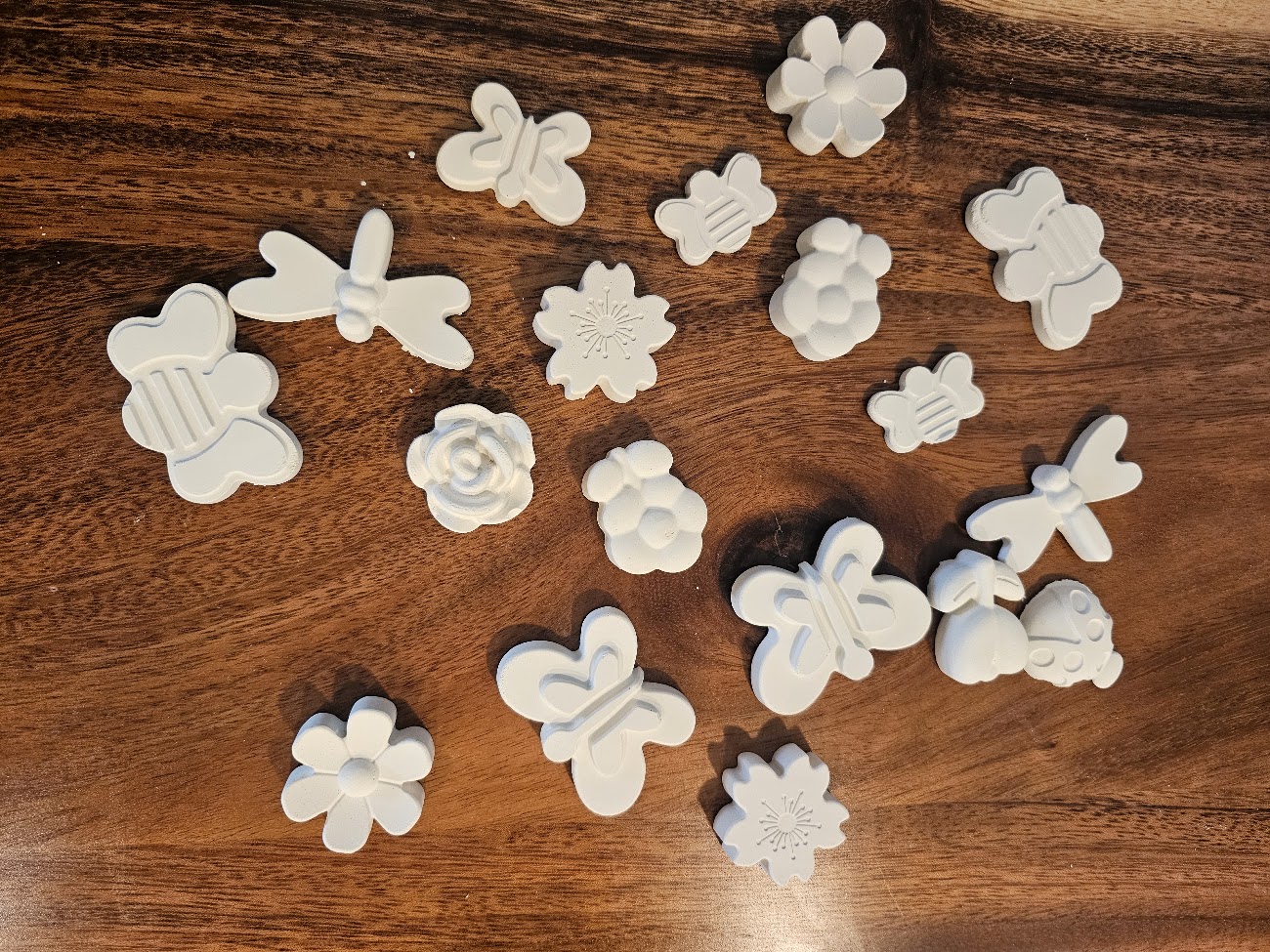 Flower & Garden Bug Plaster Painting Kit | Screen-Free Activity | Birthday Party Favor | Homeschool | Coloring Sheet