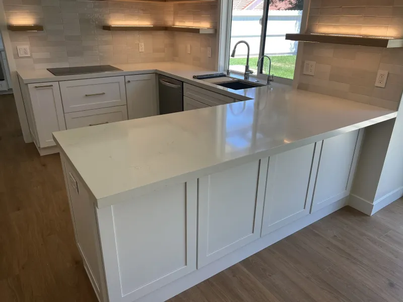 White kitchen peninsula with a quartz top