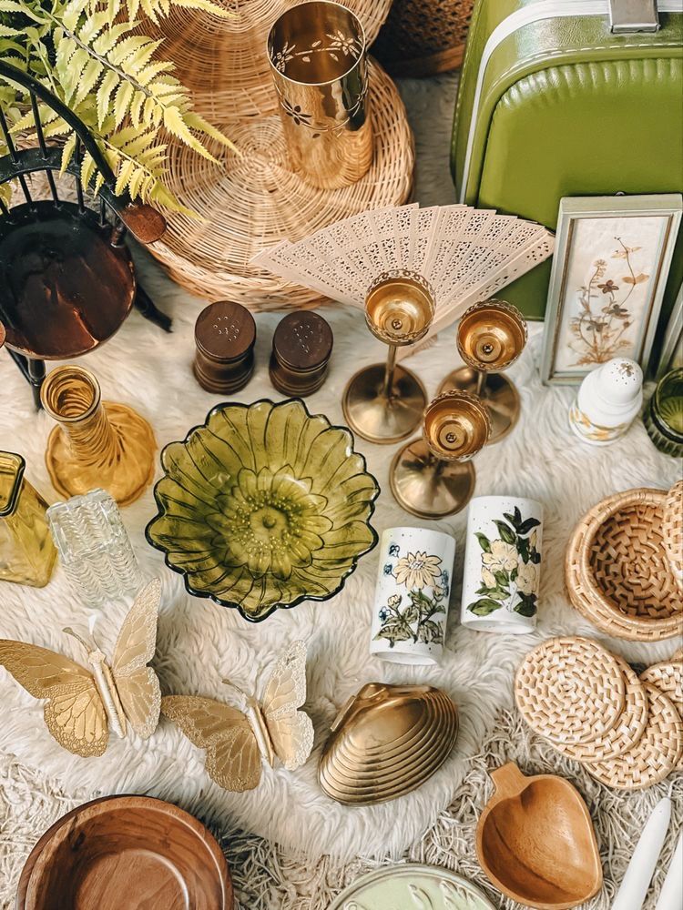OBJECTS & CURIOSITIES
