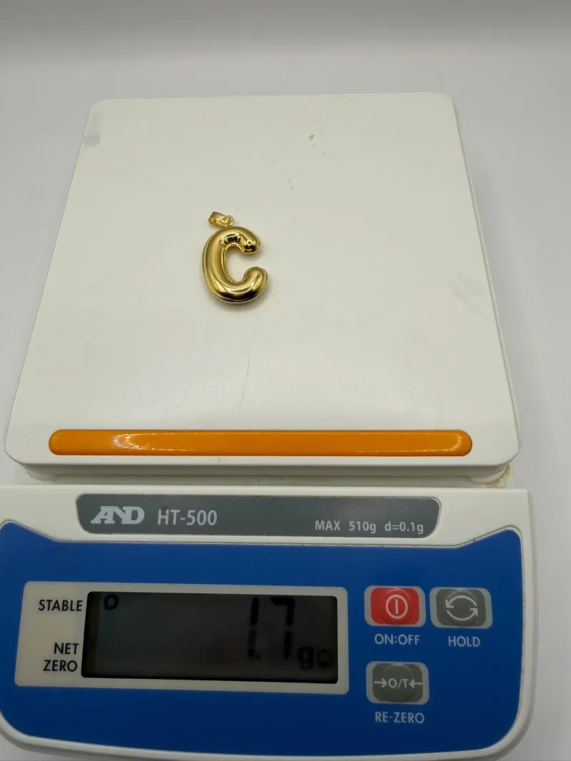 18k Gold C Letter Pendant 1.7g 