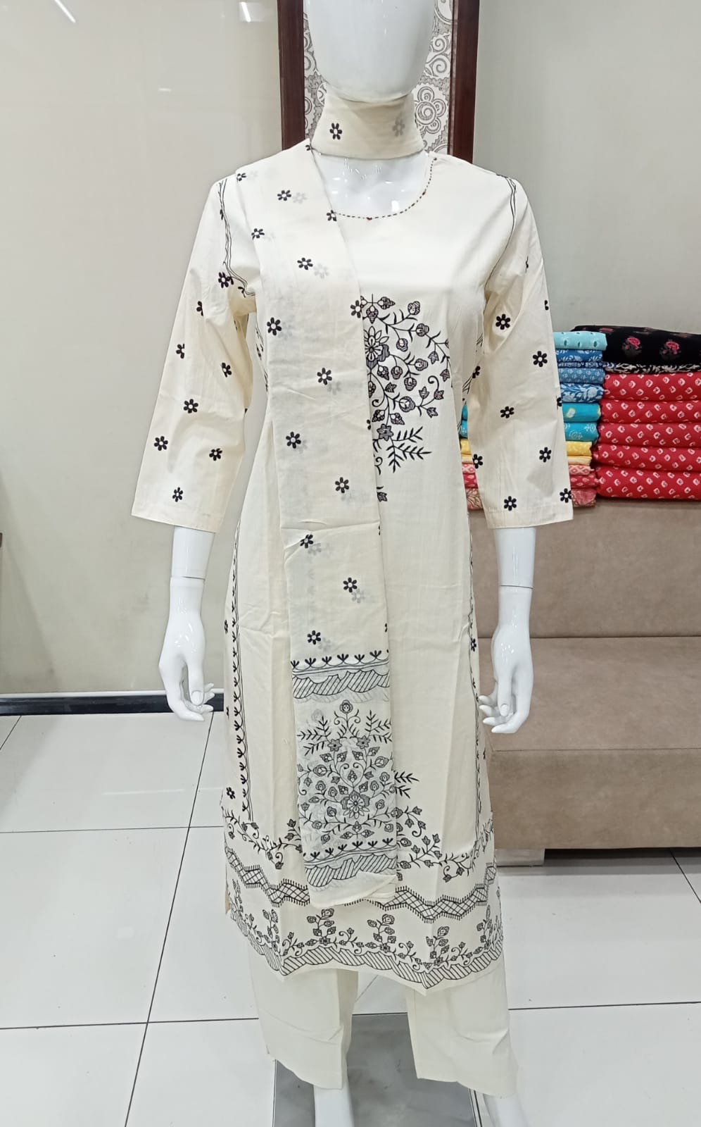 Off-White & Black Floral Mal Cotton 3 Pcs Kurta Set 