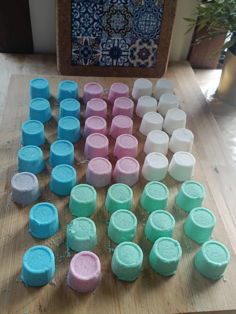 Effervescent tablets for feet and hands