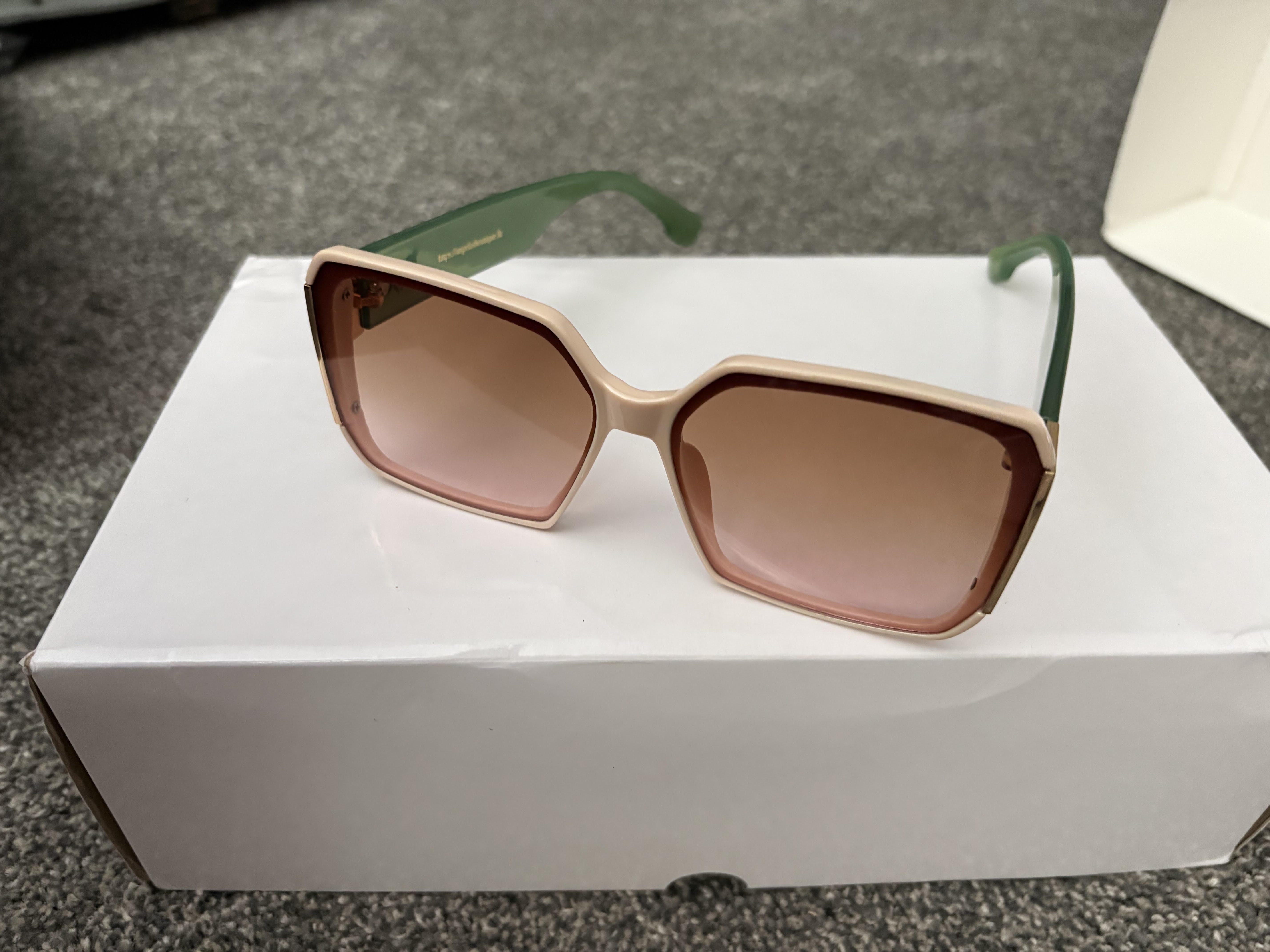 Sunglasses with Creme or light colored with green arms