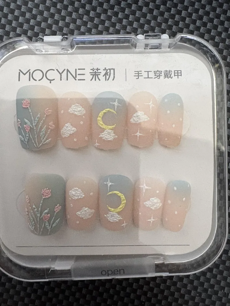 Press on Nails with Glue dots