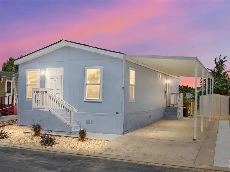 2240 Golden Oak Ln Space 104