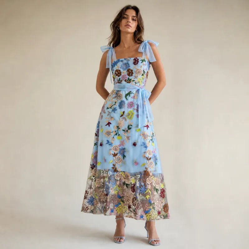 Vestido Midi de Tul Bordado Floral Azul Cielo