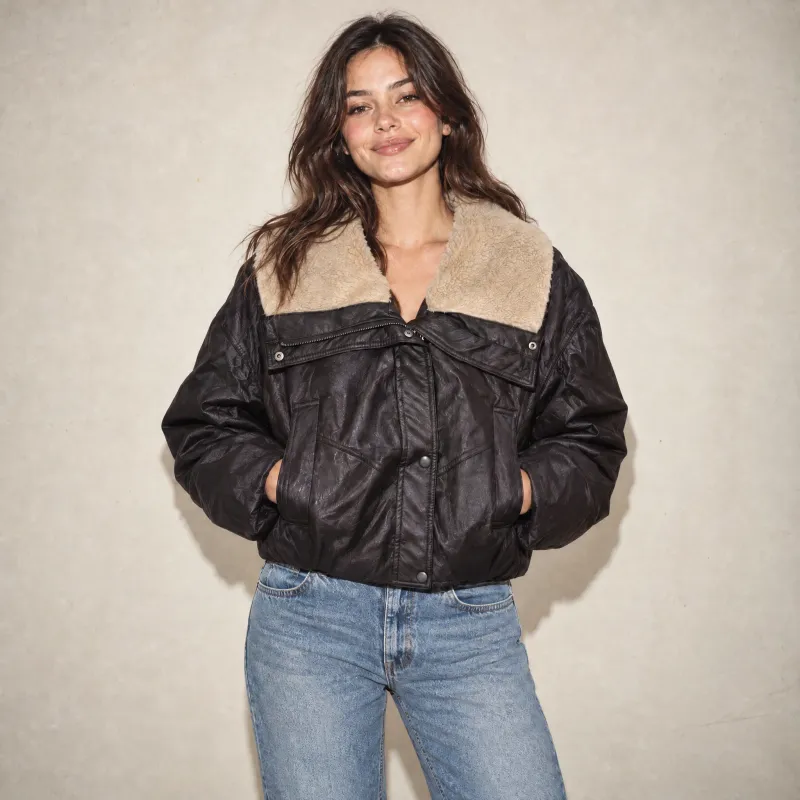 Chamarra Puffer Efecto Piel Con Cuello Borrego