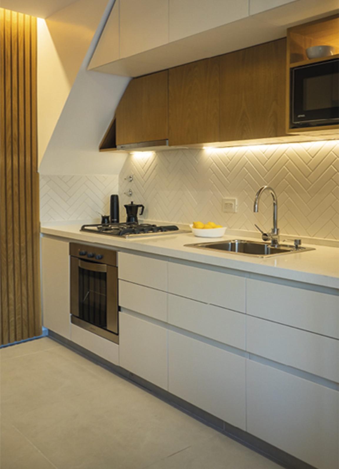 Cocina de Boedo remodelada con muebles a medida