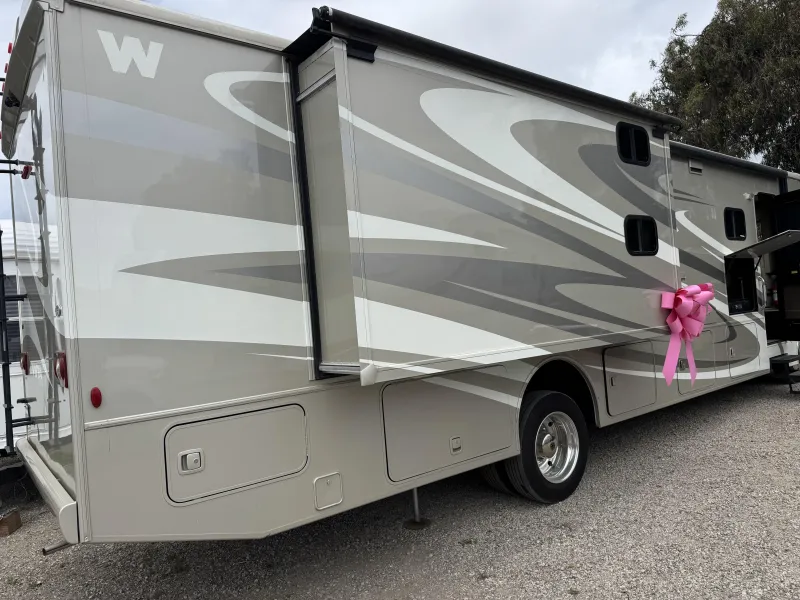 2014 WINNEBAGO VISTA 35B BUNKS