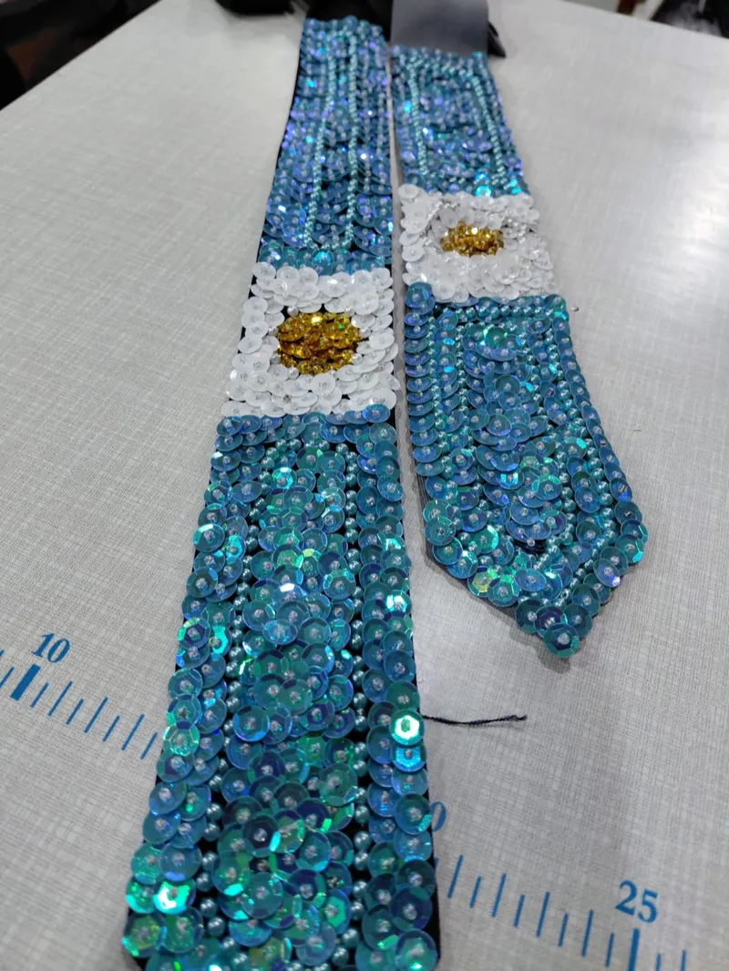 Corbata Bordada a Mano con Lentejuelas | Diseño Exclusivo Artesanal