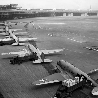 DC-3 / C-47 / Sky Train / R4D/ Dakota / 140" Wingspan