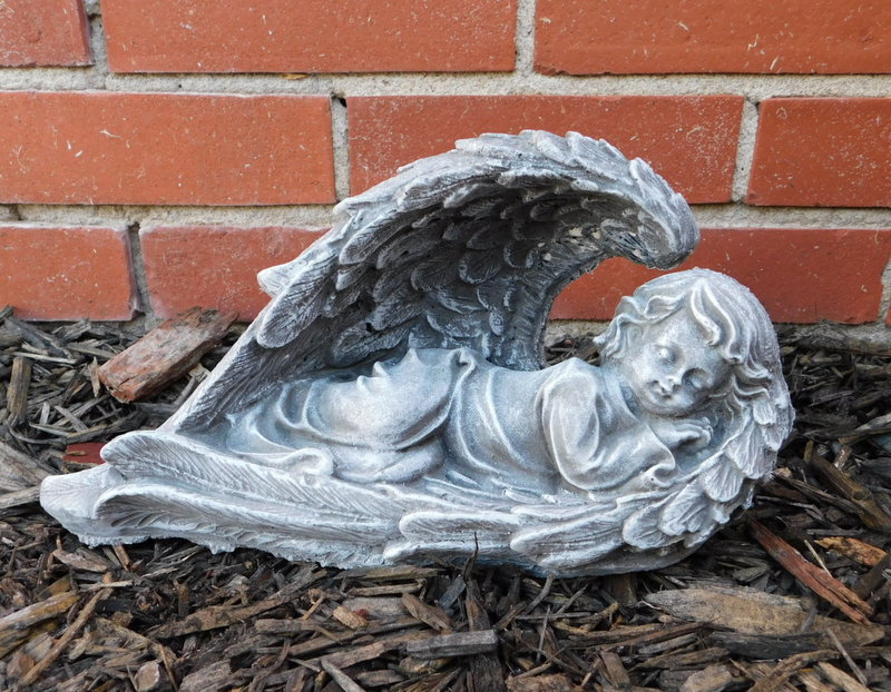 BABY ANGEL IN WINGS MEMORIAL STATUE