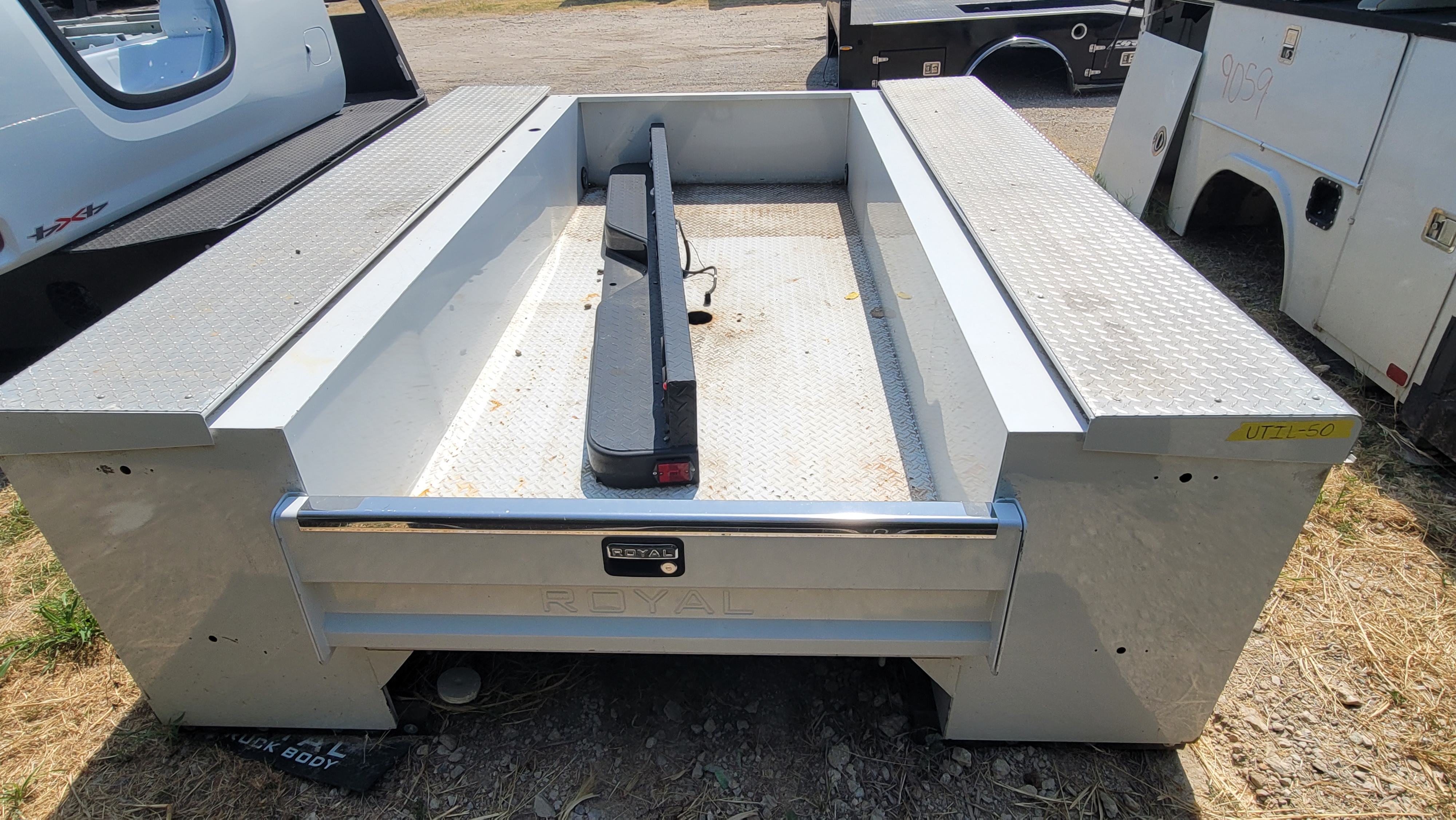 Royal 9' Service Body – White – Mint Condition – UTIL-50