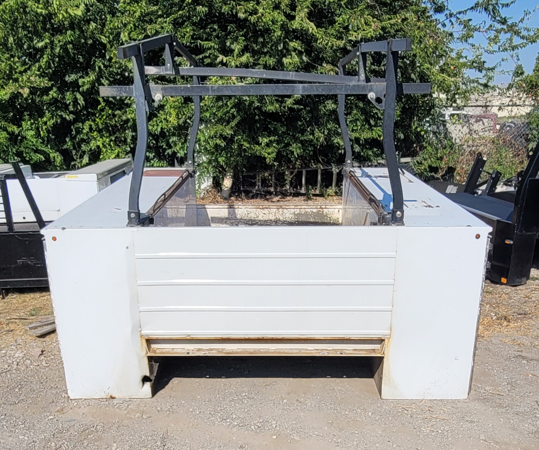 Knapheide 9' Service Body w/ Ladder Rack – UTIL-53