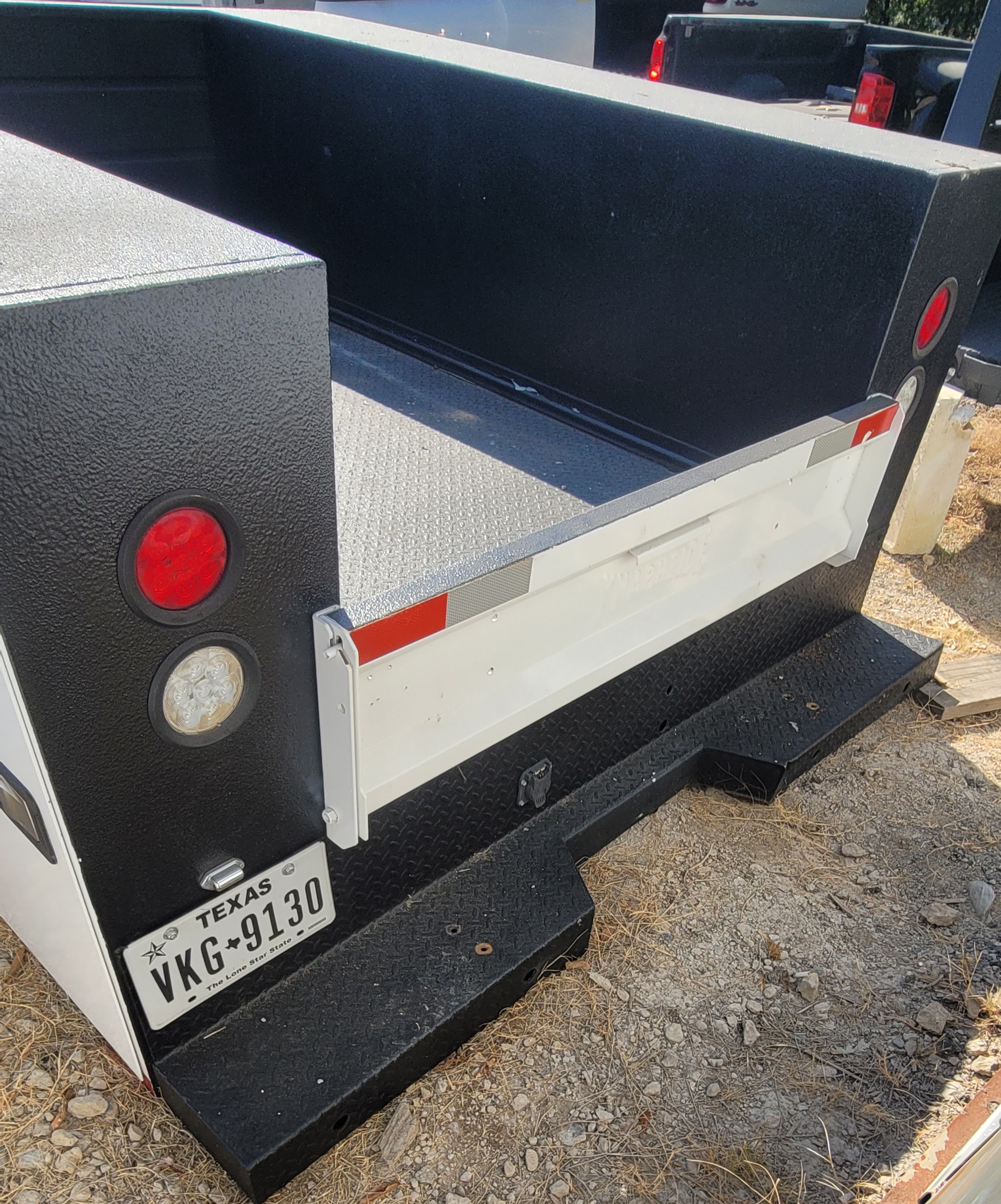 Knapheide 6'11" Short-Bed Service Body w/ Service Bumper – UTIL-55