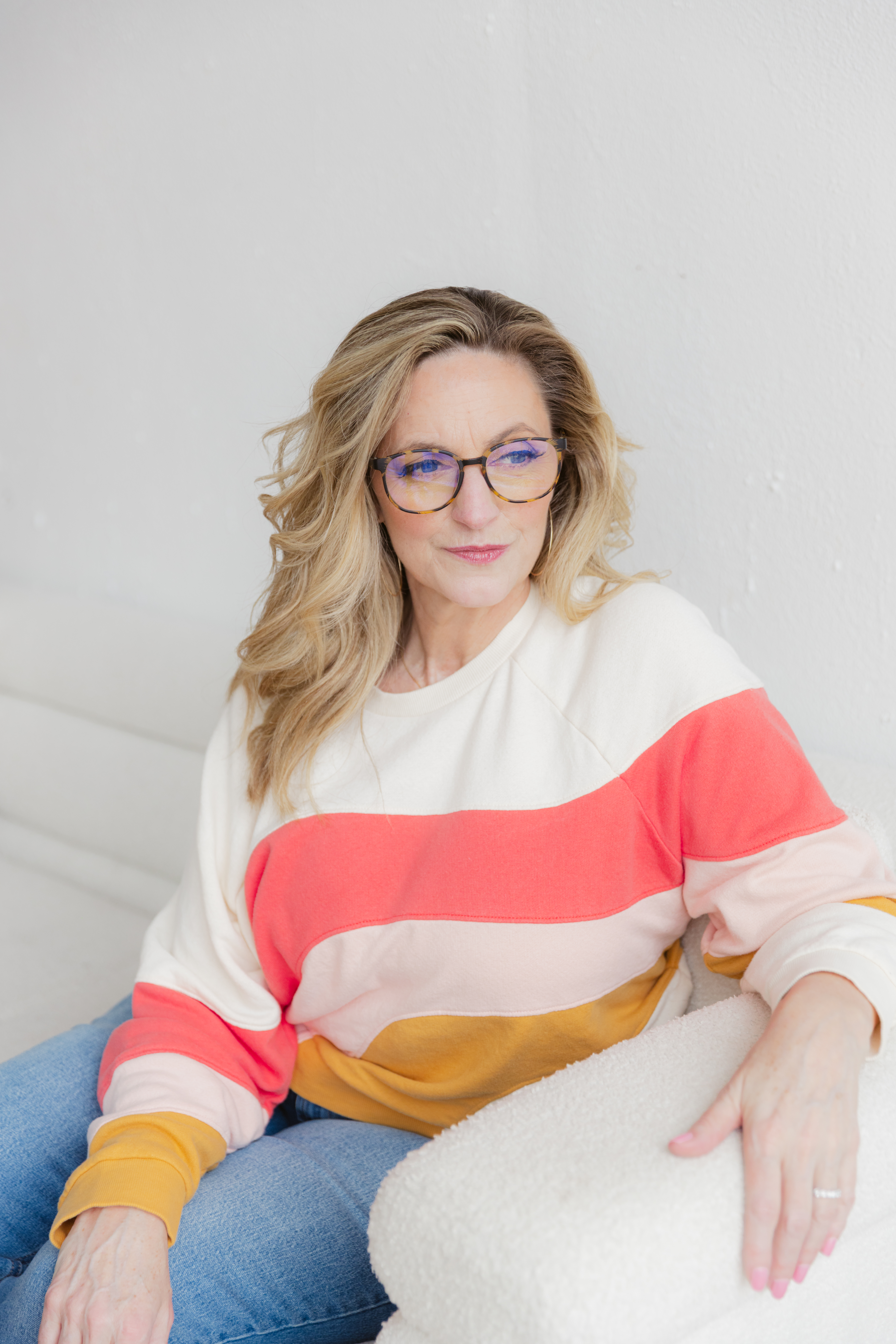 Lisa Williams, master psychic medium and founder of The Psychic Medium Training Academy, teaching The Psychology of the Sitter course