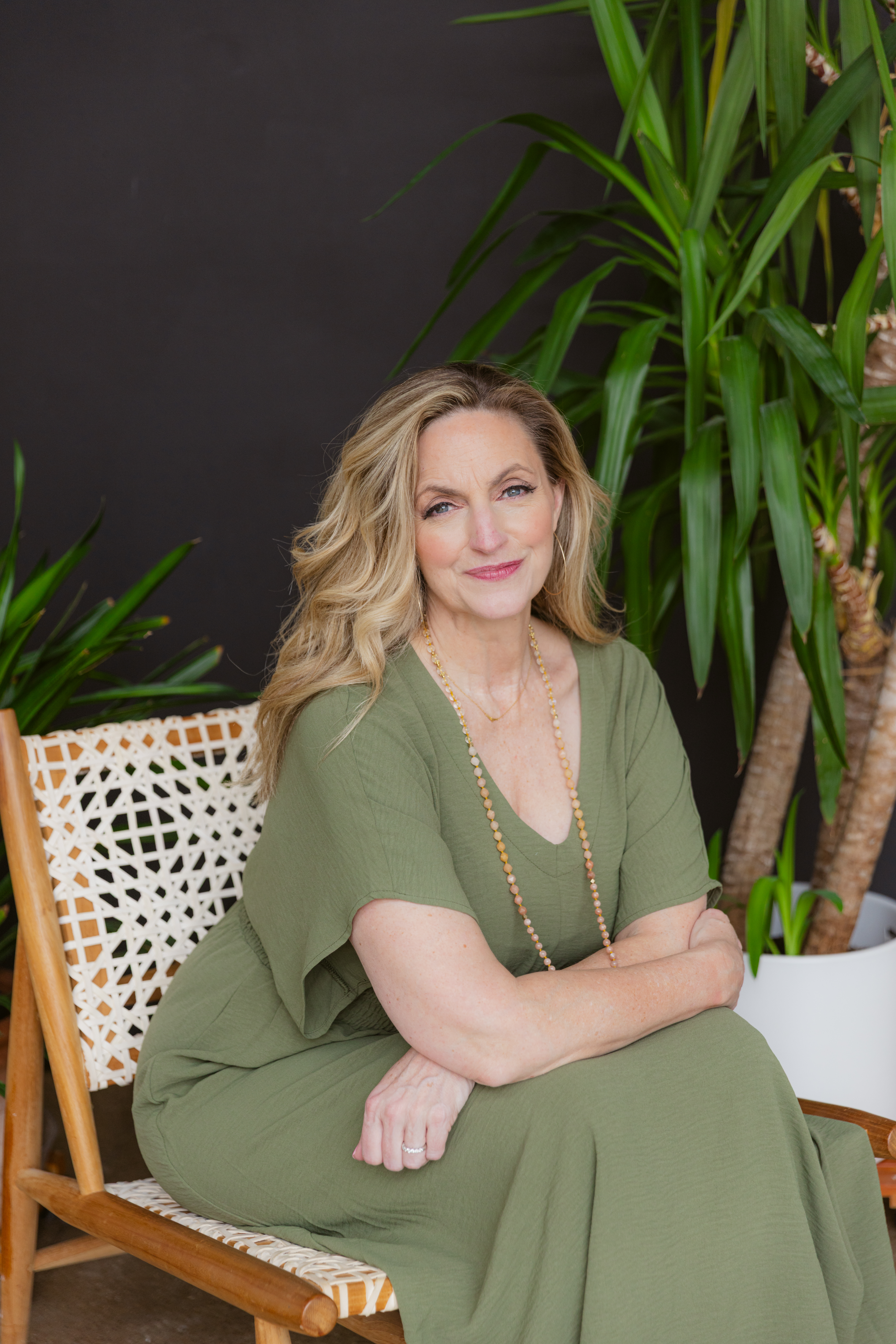 Portrait of Lisa Williams - Professional Psychic Medium with over 35 years of teaching experience