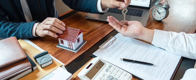 Real estate agent working a pipeline