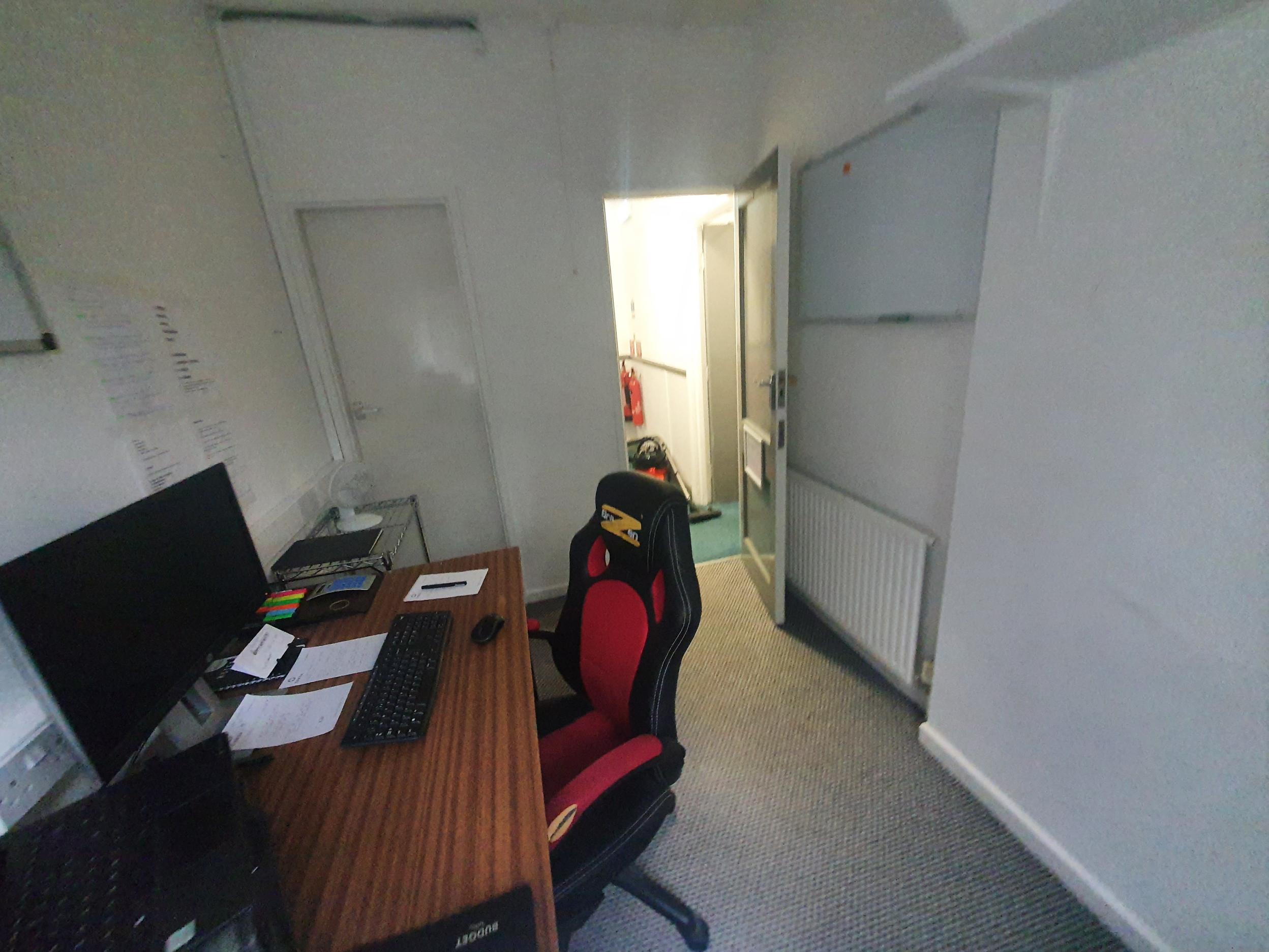 1 person office (No VAT) FF9