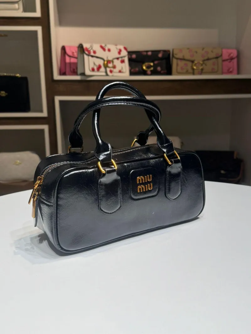 ecommerce.upsell.product_image_alt