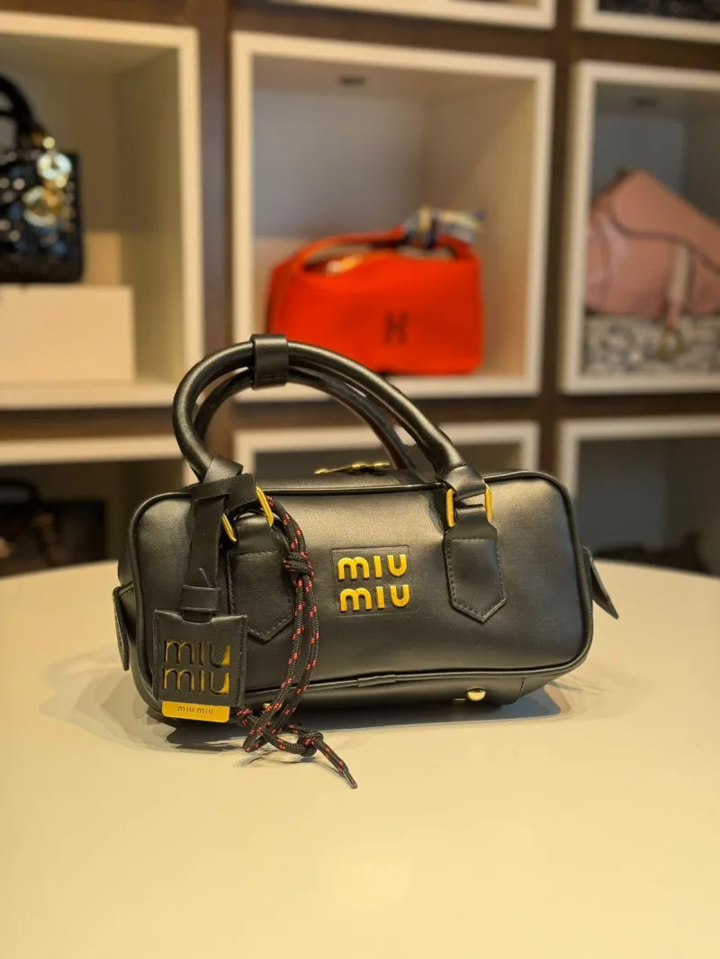 ecommerce.upsell.product_image_alt