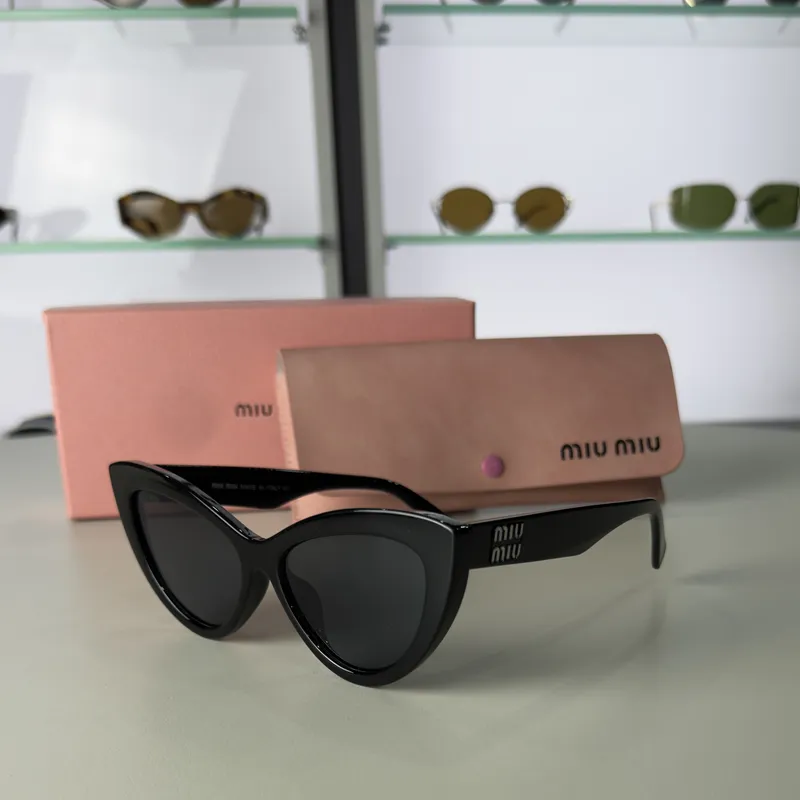 Miu Miu - Black Frame Cat eye 