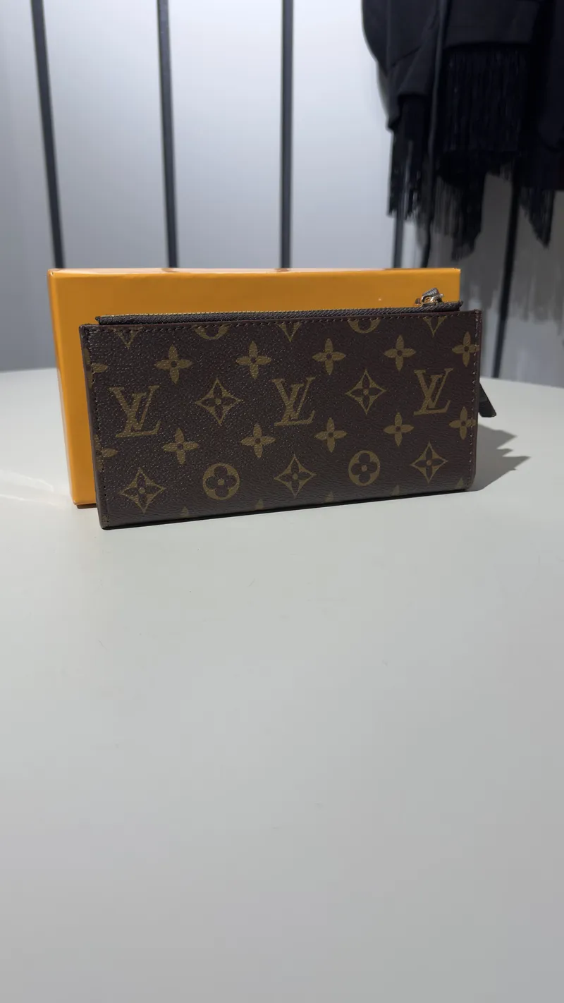 Louis Vuitton Unisex Wallet 