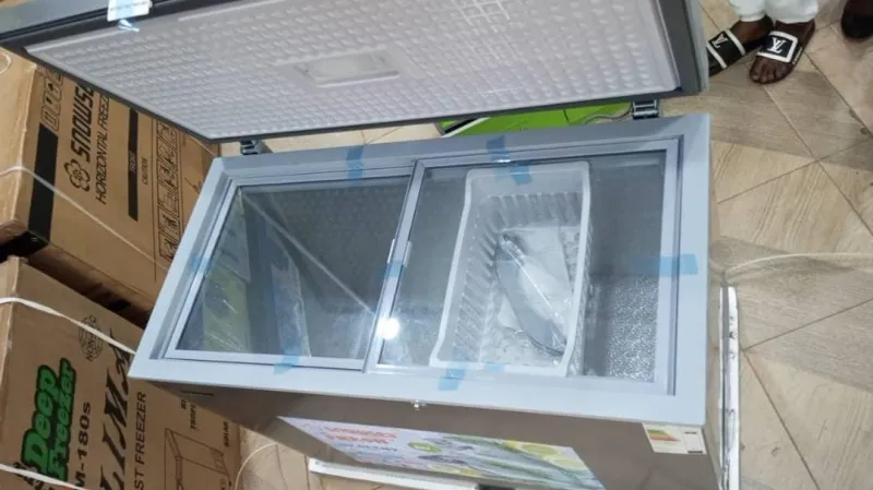 Snowsea BD-370G Horizontal Deep Chest Freezer with Inner Glass