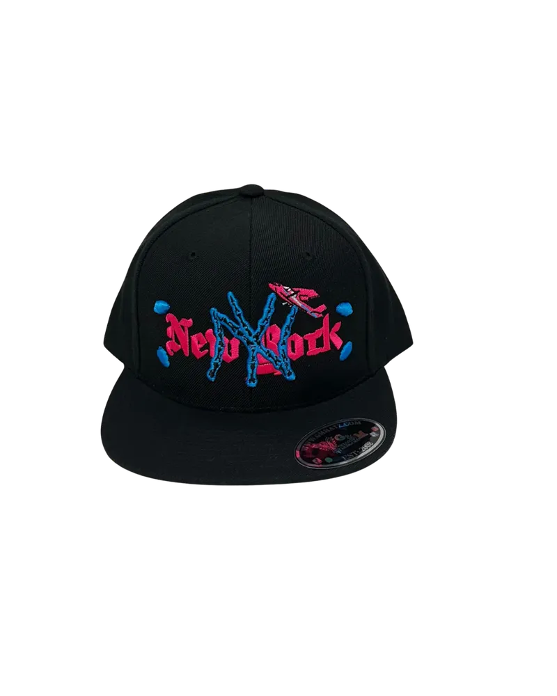 Black cap with pink