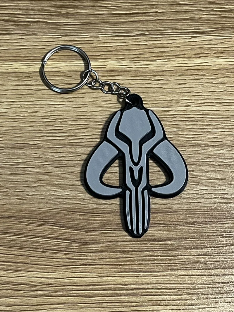 Mandalorian-Inspired Skull Keychain – 3" Key Fob