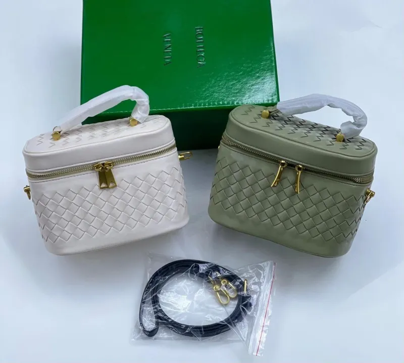 ecommerce.upsell.product_image_alt