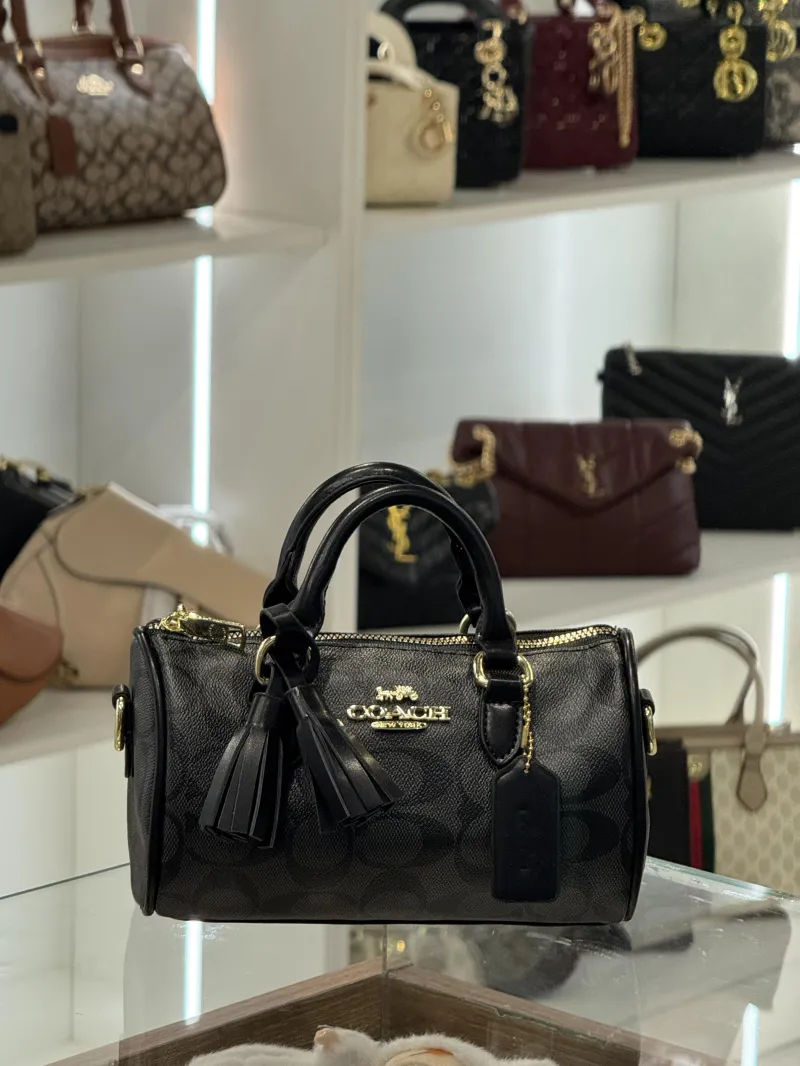 ecommerce.upsell.product_image_alt