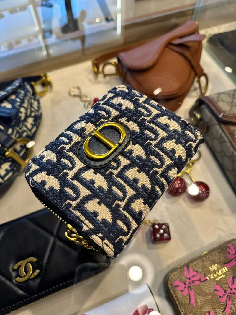 ecommerce.upsell.product_image_alt