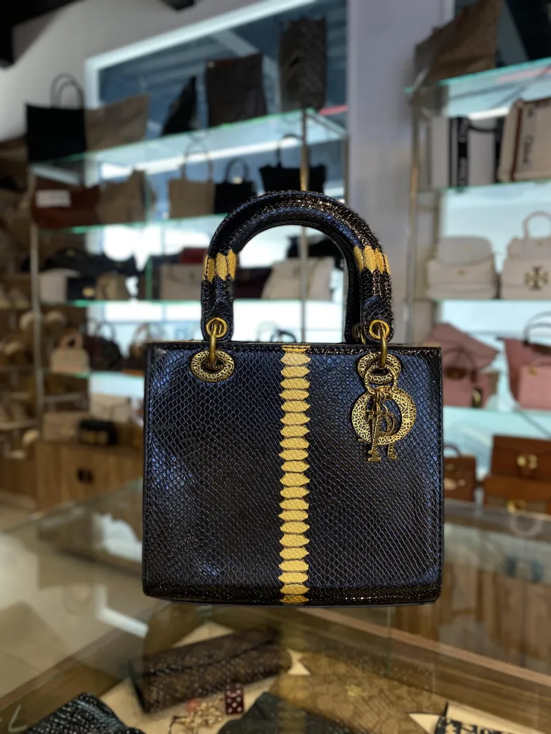 ecommerce.upsell.product_image_alt