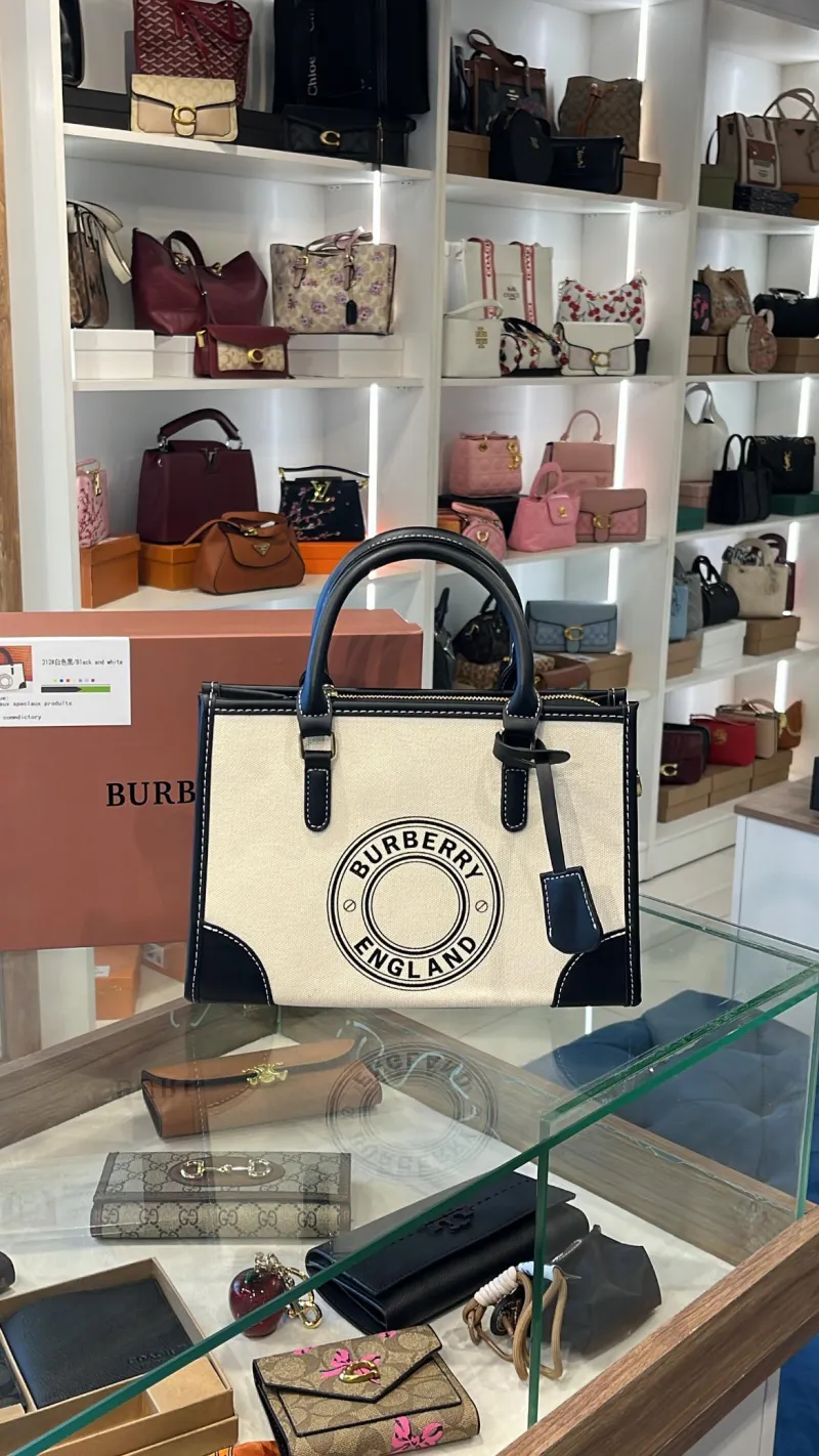 ecommerce.upsell.product_image_alt