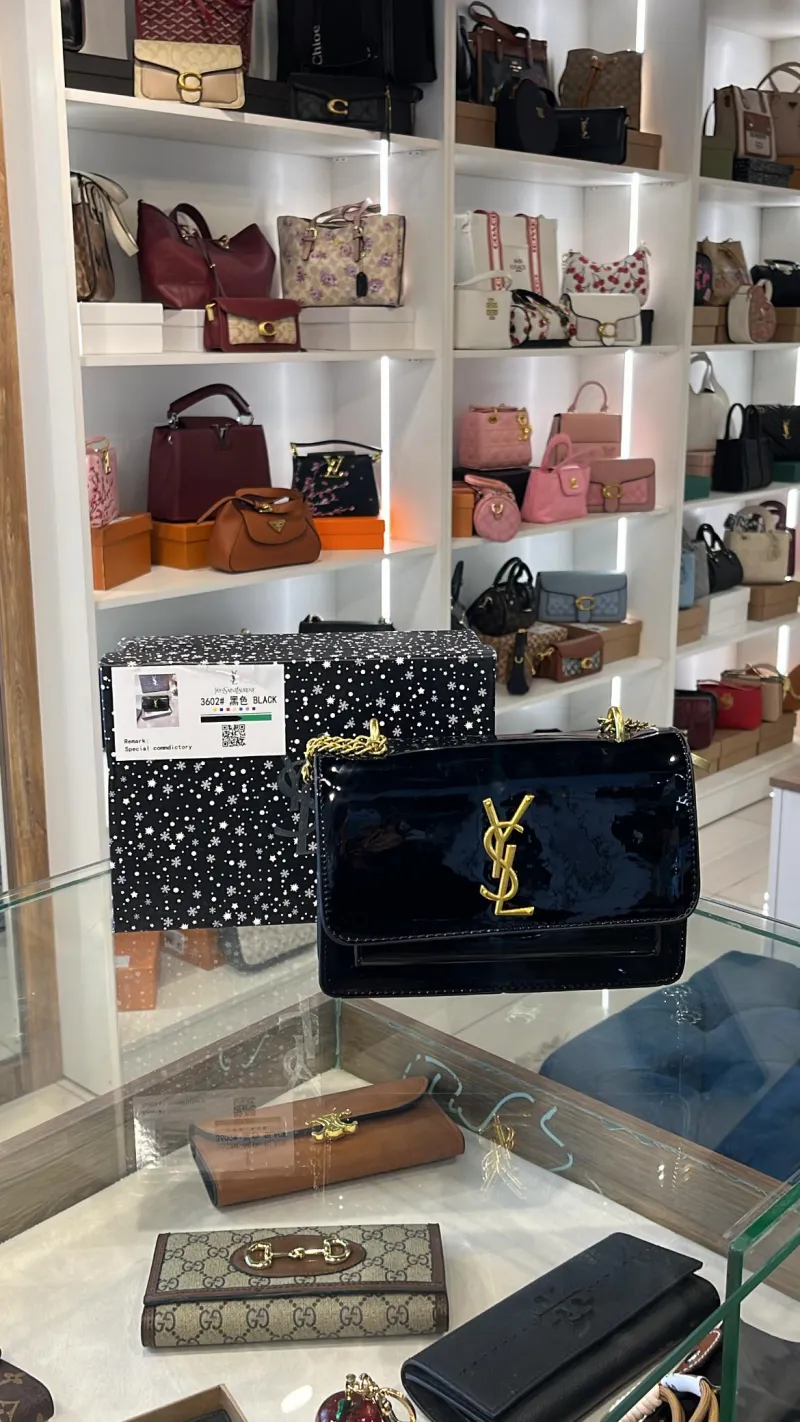 ecommerce.upsell.product_image_alt