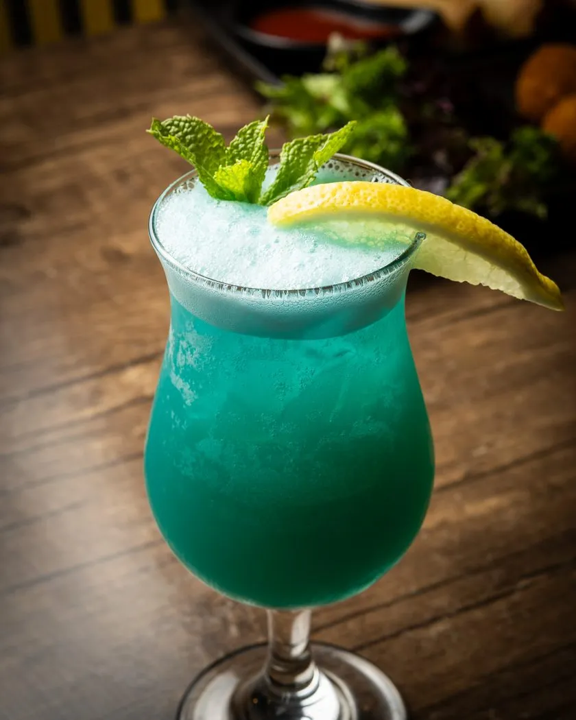 Blue mocktail with mint and a lemon slice