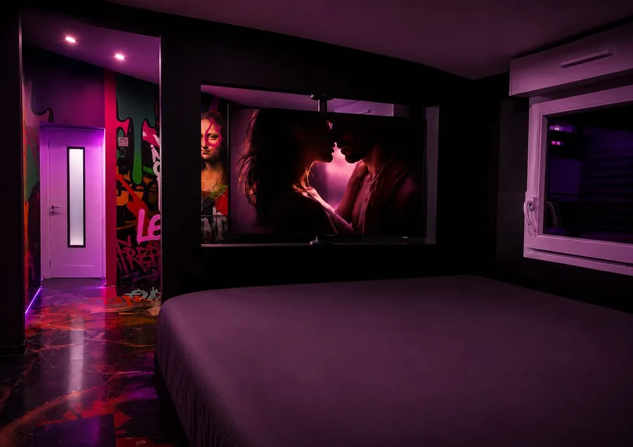 Chambre avec écran de la Suite Renaissance