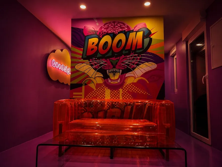 Salon pop art BOOM de la Suite Paradise