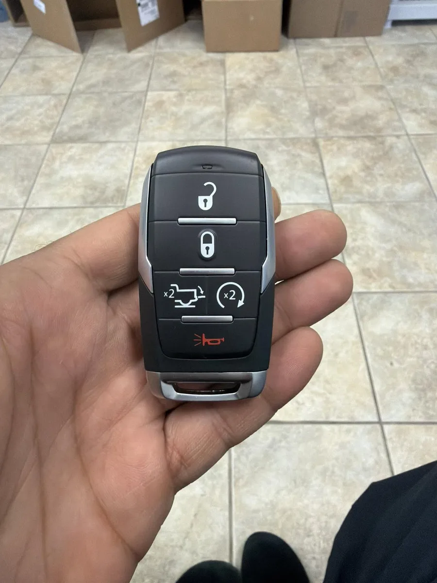 Push-to-start smart key fob for a pickup truck