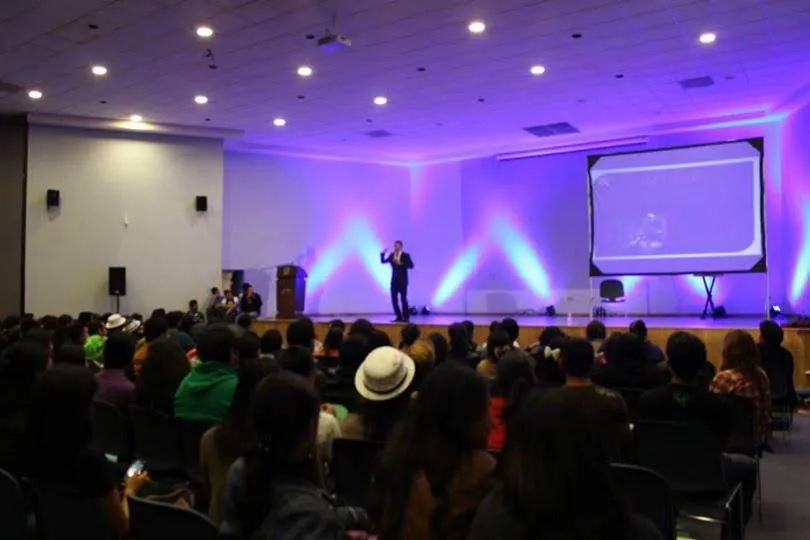 René Mantecón en conferencia