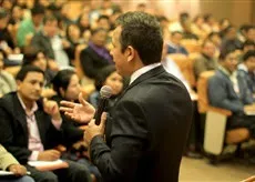 René Mantecón interactuando con el público