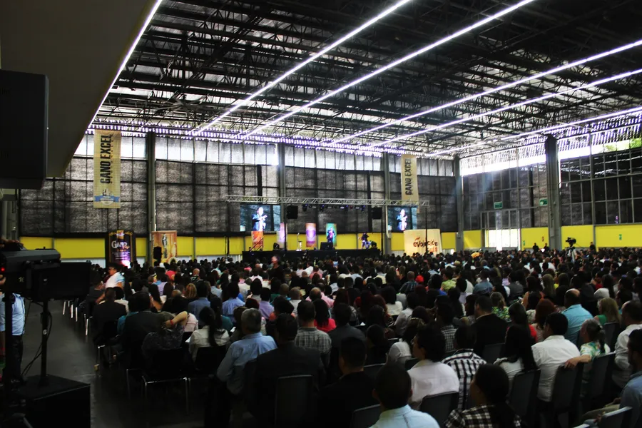 Convención de venta directa con René Mantecón