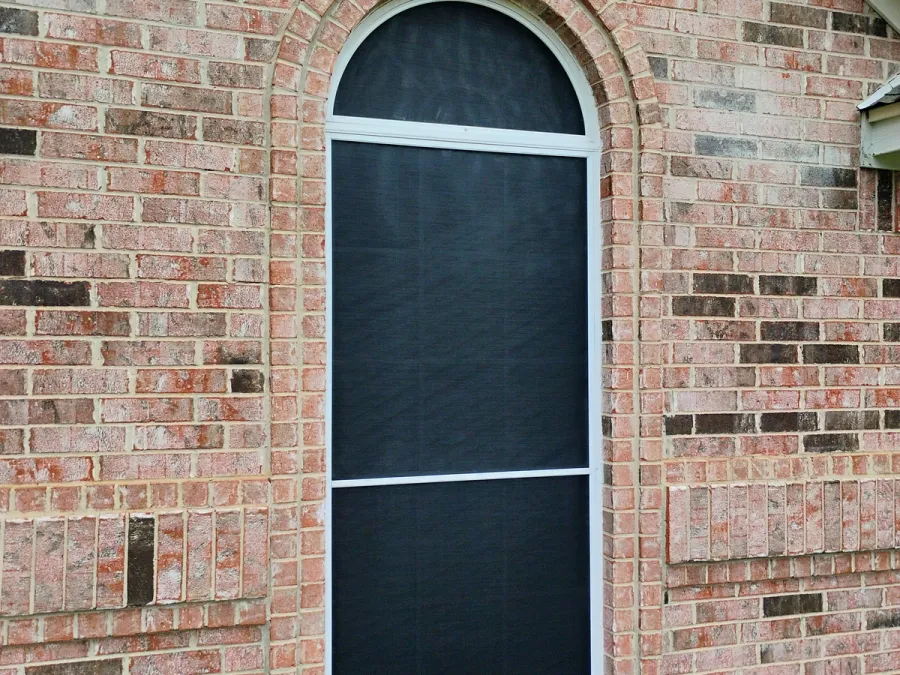 Arched window with a fitted privacy screen