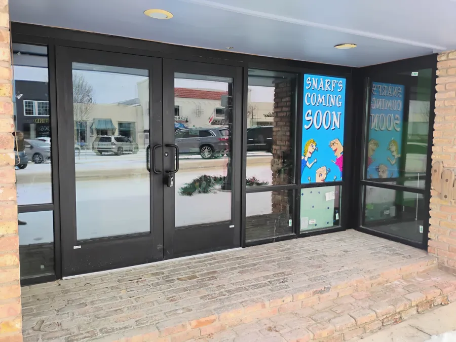 Corner entry with double glass doors